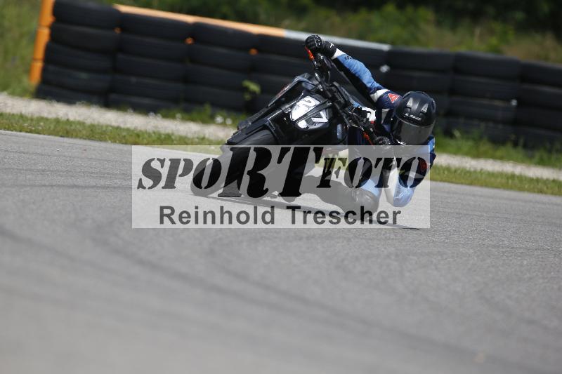 /Archiv-2024/29 12.06.2024 MOTO.CH Track Day ADR/Gruppe blau/27